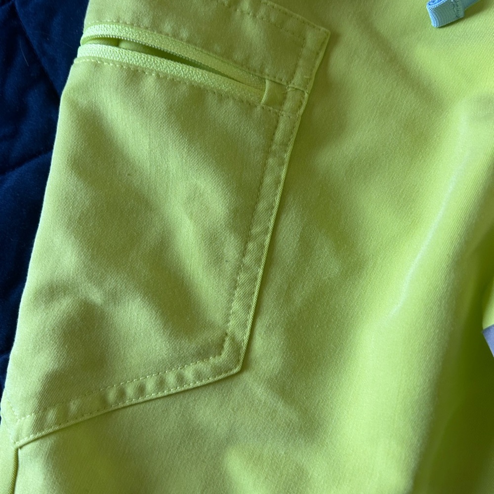 Figs Bright Yellow Scrub Set - Picture 2 of 4
